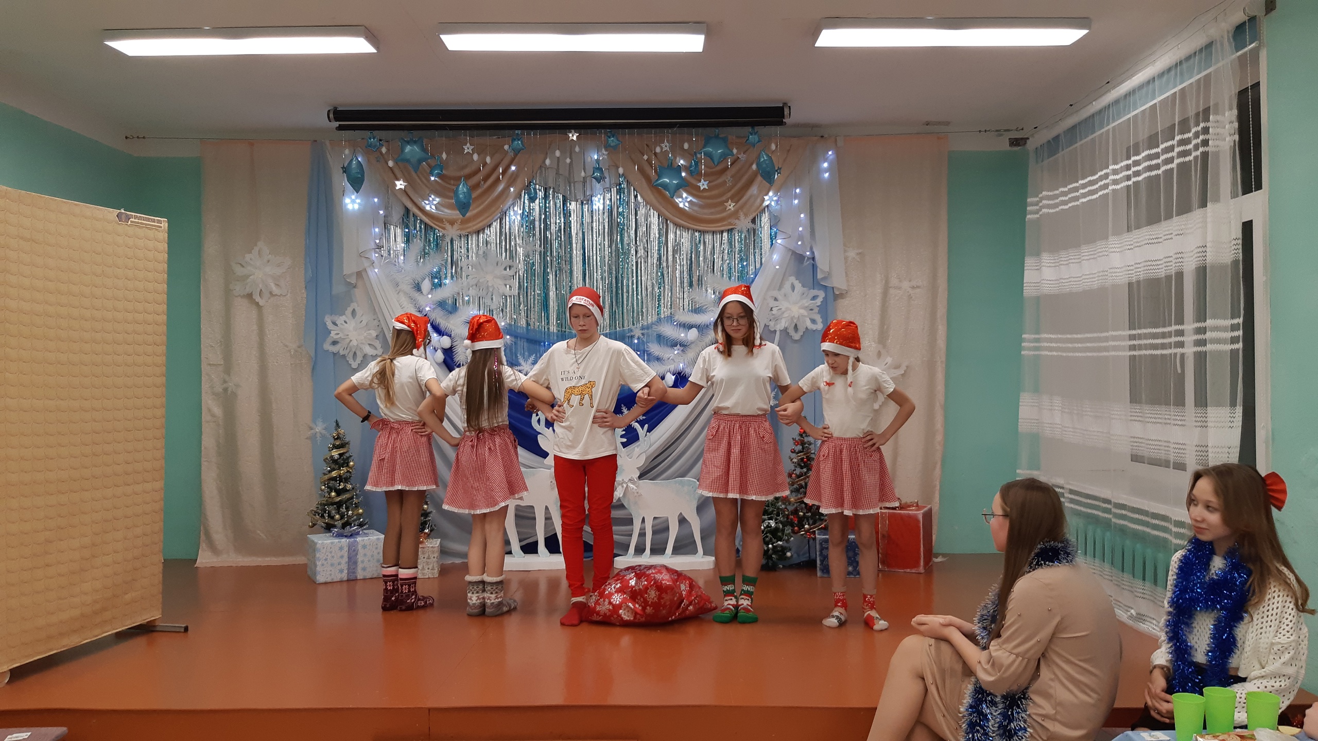 Новогодний бал-маскарад для учащихся 5-9 классов.